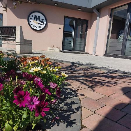Motel Ms Srpski Itebej Exterior photo